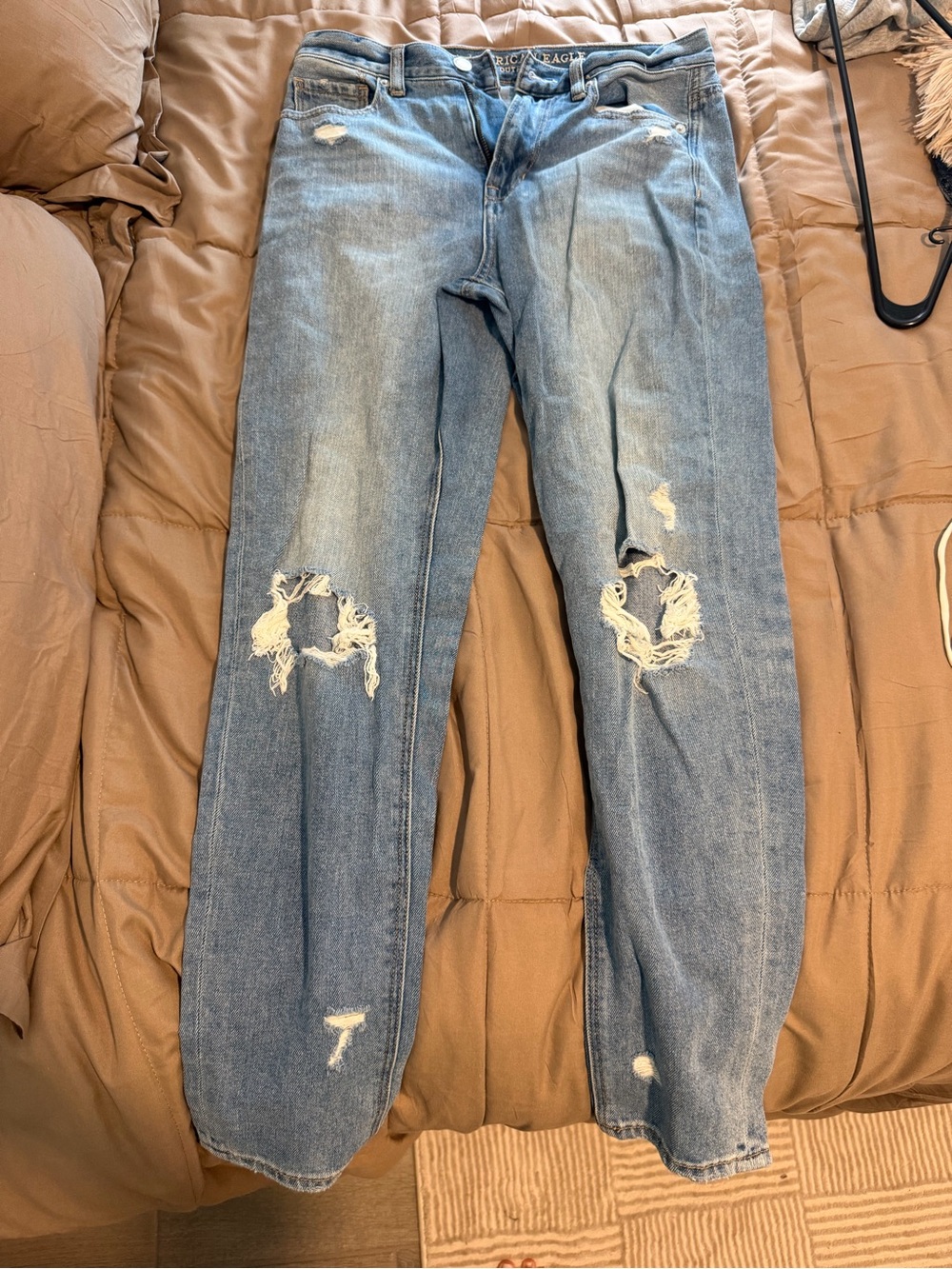 American Eagle Outfitters Light Blue Distressed Relaxed Jeans